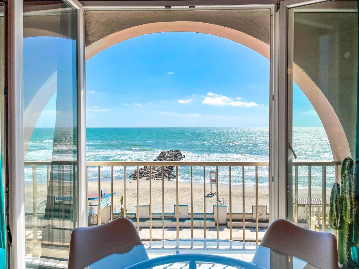 Athena Sea Front Apartment, Parking & Pool Lago Patria Εξωτερικό φωτογραφία