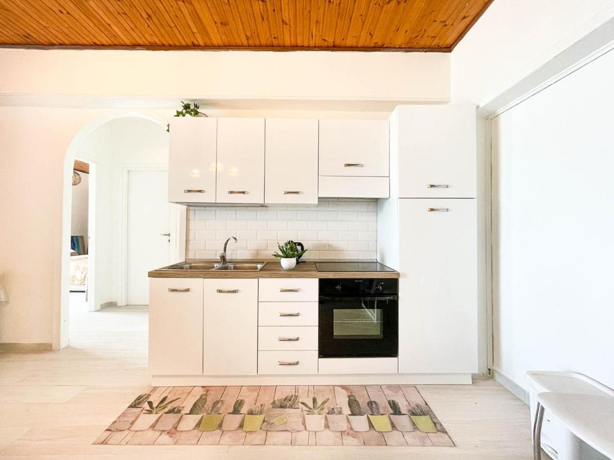 Athena Sea Front Apartment, Parking & Pool Lago Patria Εξωτερικό φωτογραφία