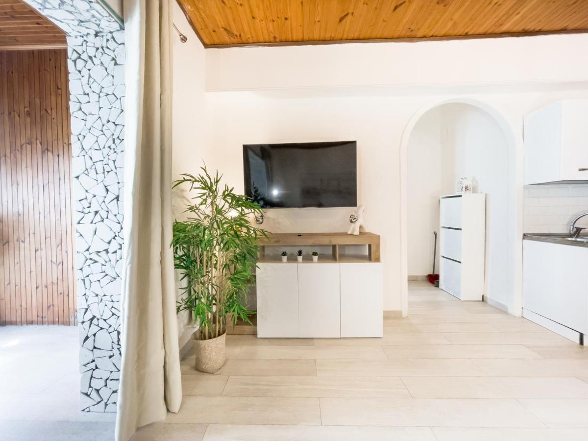 Athena Sea Front Apartment, Parking & Pool Lago Patria Εξωτερικό φωτογραφία