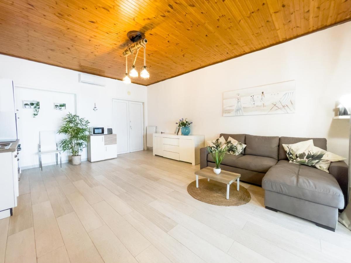 Athena Sea Front Apartment, Parking & Pool Lago Patria Εξωτερικό φωτογραφία