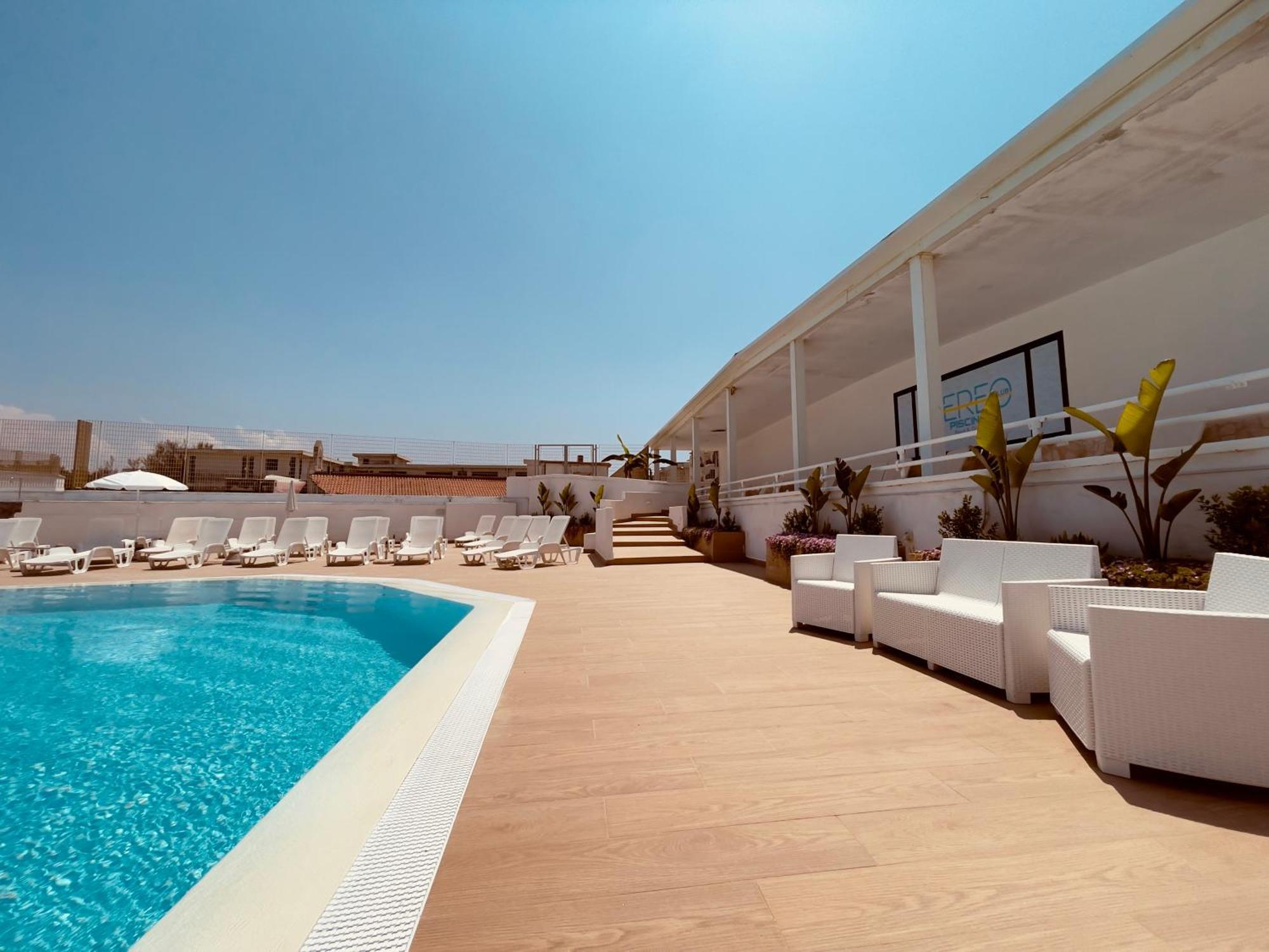 Athena Sea Front Apartment, Parking & Pool Lago Patria Εξωτερικό φωτογραφία