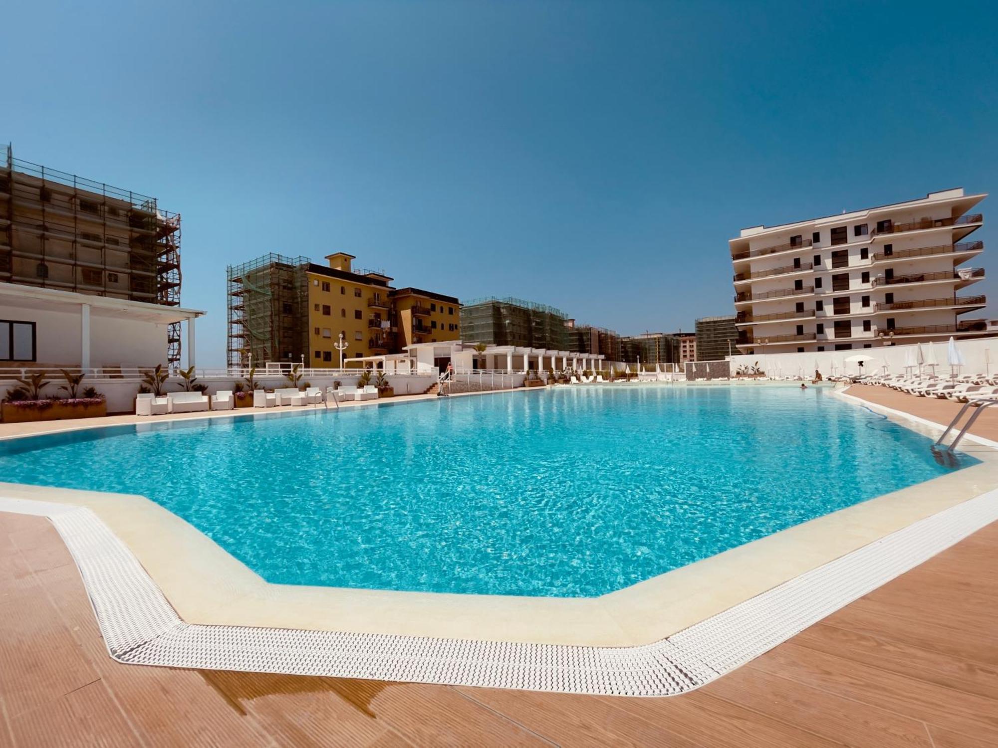 Athena Sea Front Apartment, Parking & Pool Lago Patria Εξωτερικό φωτογραφία
